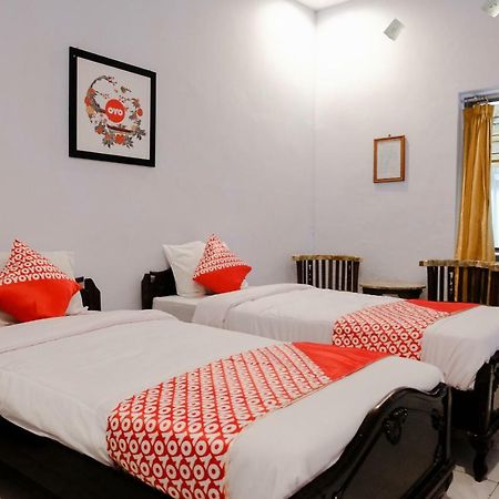 OYO 1036 Hotel Palem 1 Malang Zimmer foto